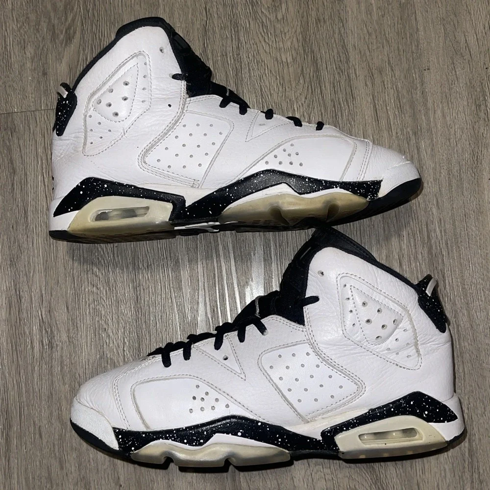 Size 6Y- Air Jordan 6 Retro Reverse Oreo Sneakers 384665-112